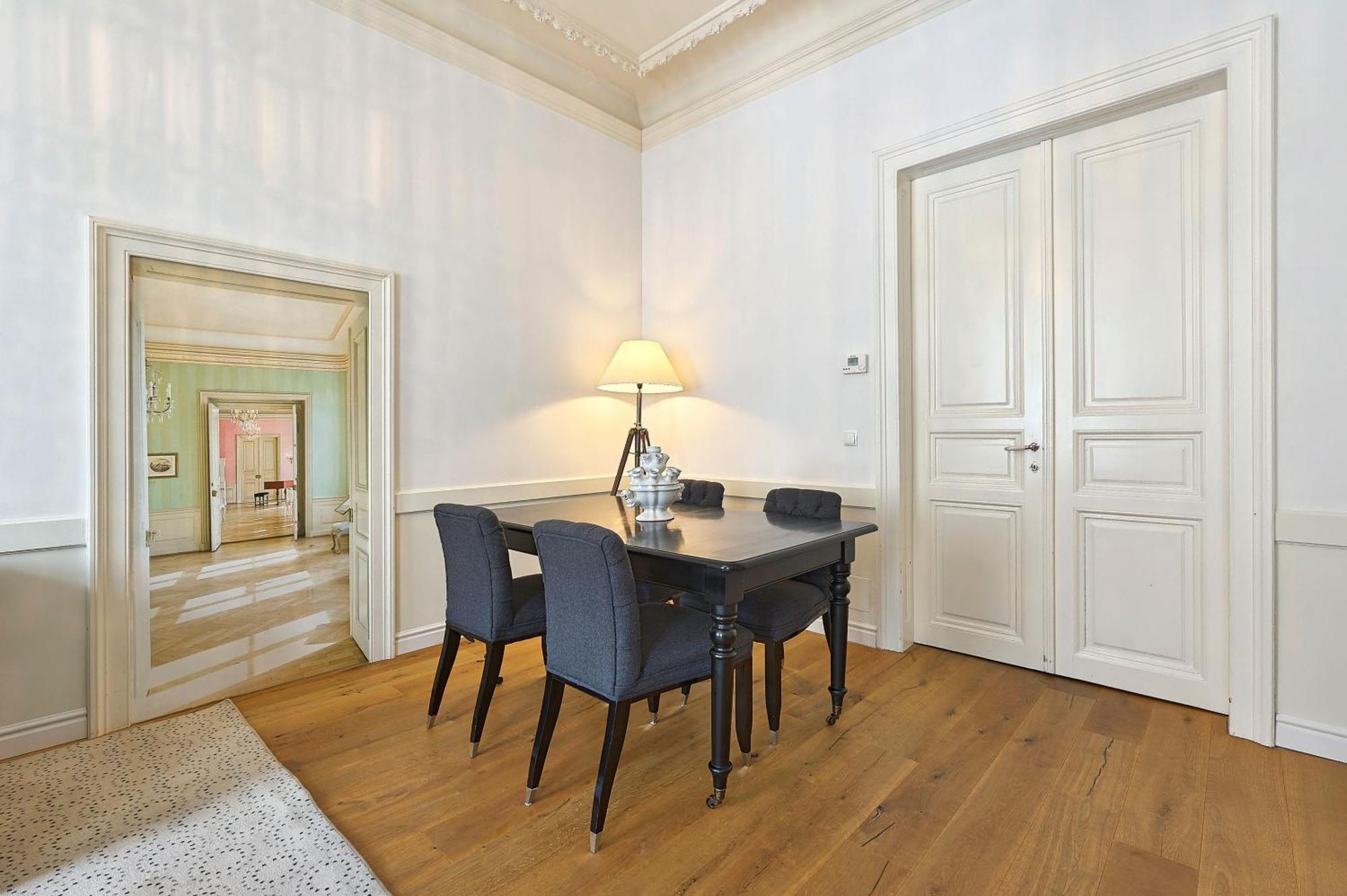 6 Apartment *